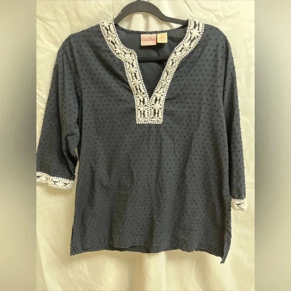 🌺 Coral Bay Navy Embroidered Tunic Top – Women’s M – Boho Peasant Style - Picture 3 of 5
